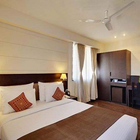 Whispering Palms Hotel Джапур Экстерьер фото